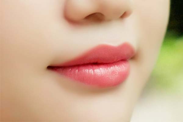 Phun môi Candy Lips